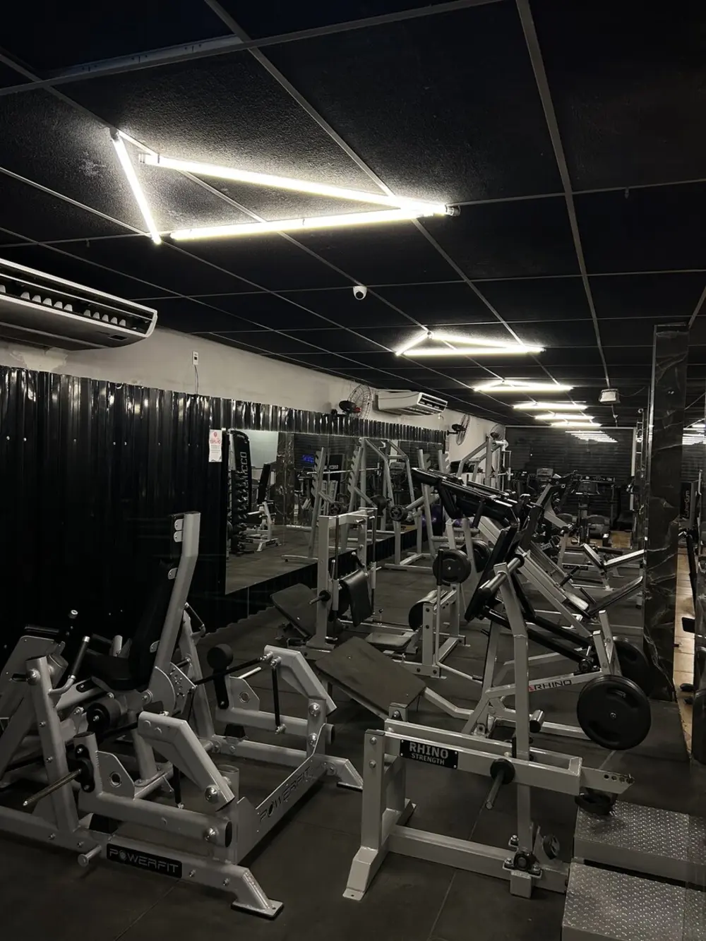 Equipamentos Rhino Strength e Powerfit na Guicco