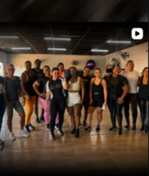 Equipe e alunos reunidos na Guicco